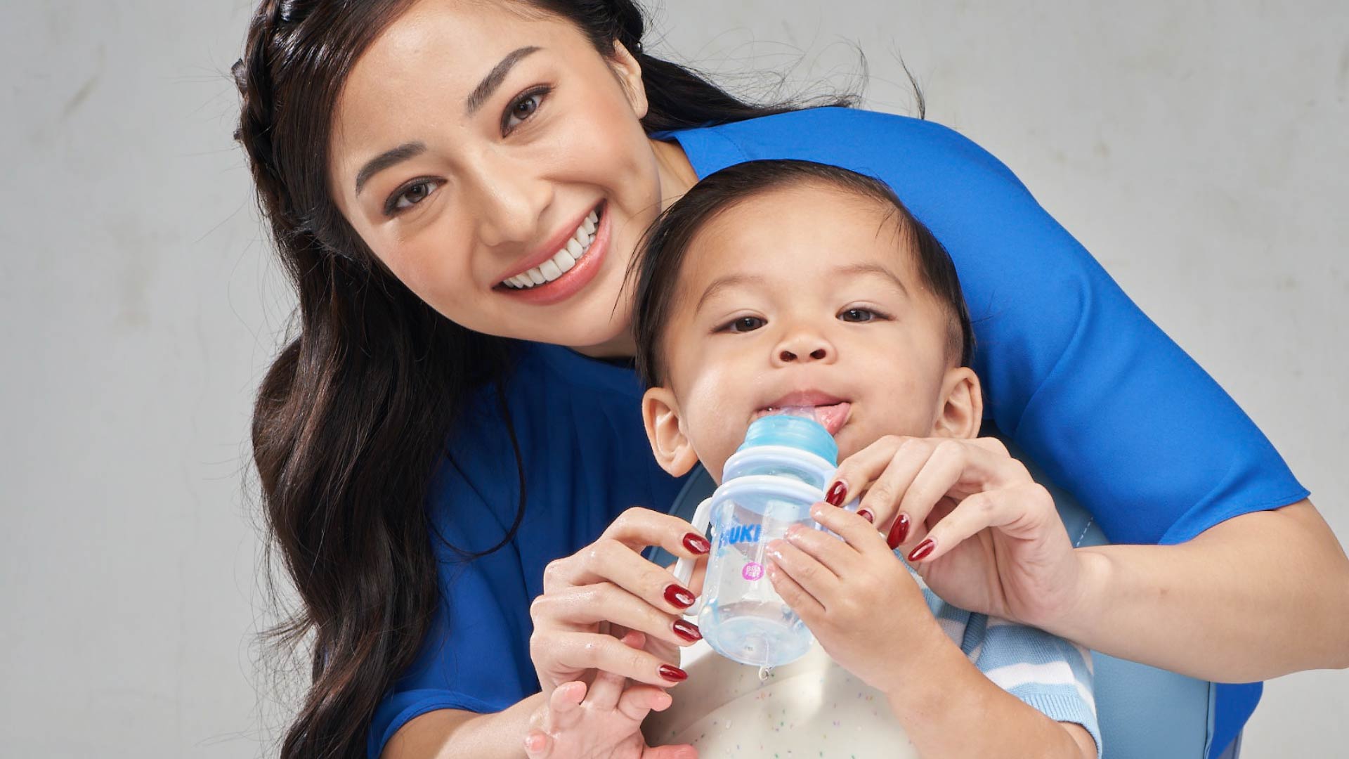 Pemilihan bentuk dan ukuran botol susu bayi yang tepat sangat penting untuk kenyamanan dan kesehatan si kecil. Pelajari panduan lengkapnya dalam artikel ini.